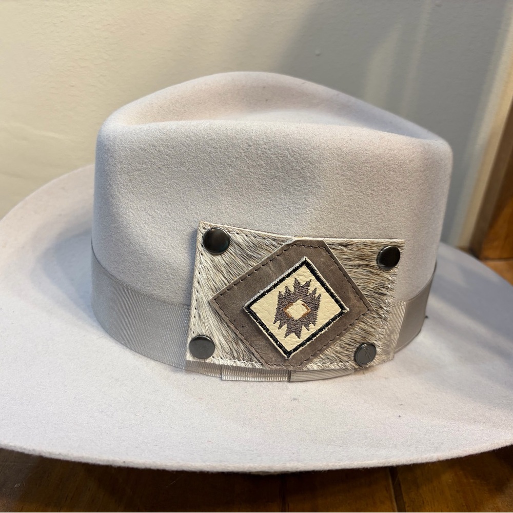 Stylish Gray Western Hat with Embellishment